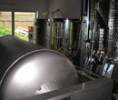 Cuba de acero del primer vino de Menorca, elaborado con técnicas de fermentación a temperatura controlada